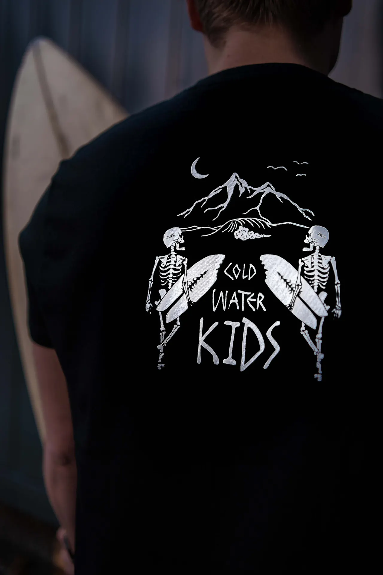 Svart Cold Water Kids-t-skjorte